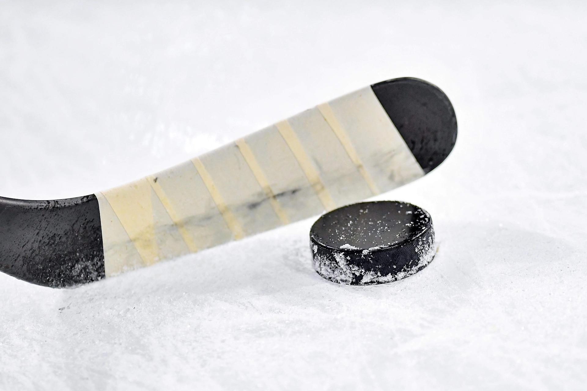ice-hockey-g4dbc739a7_1920