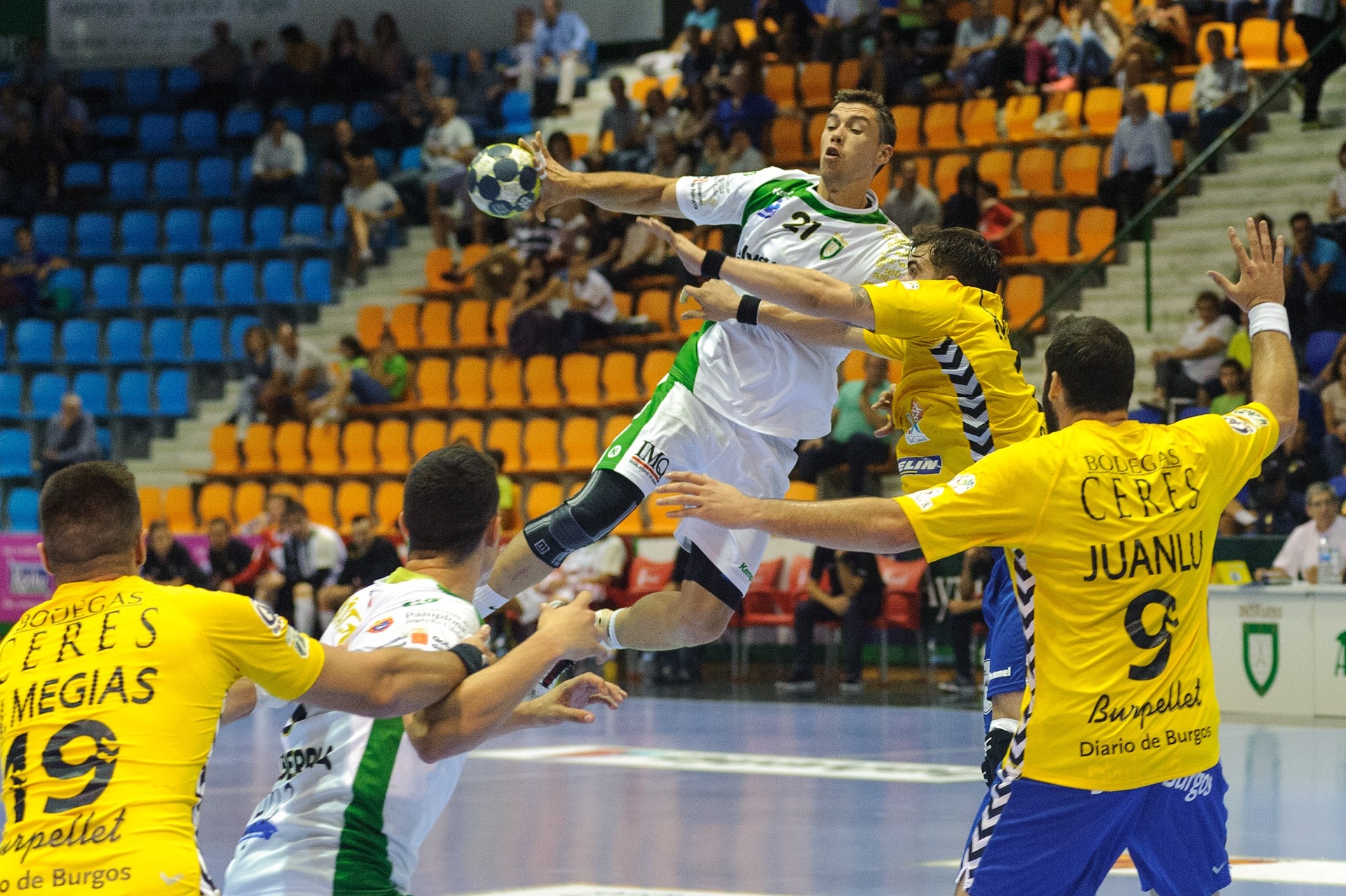sports-g8e5689c53_1920